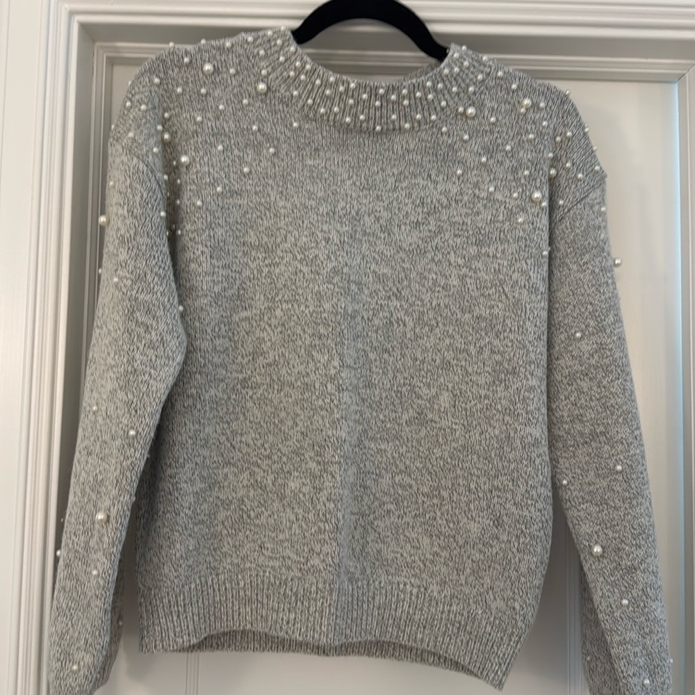 Voy pearl accented light grey sweater in size small